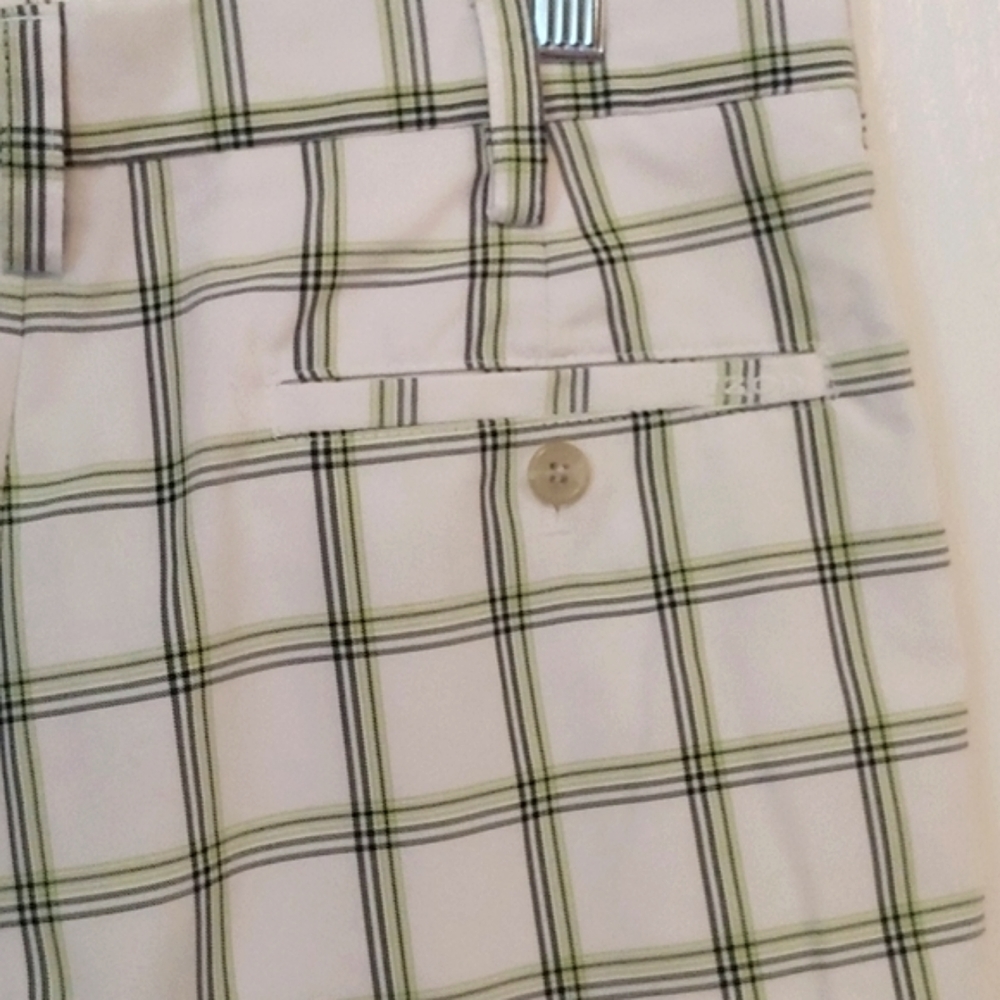 IZOD Men's Golf Shorts White/Green Plaid. Size 32 - Picture 6 of 10